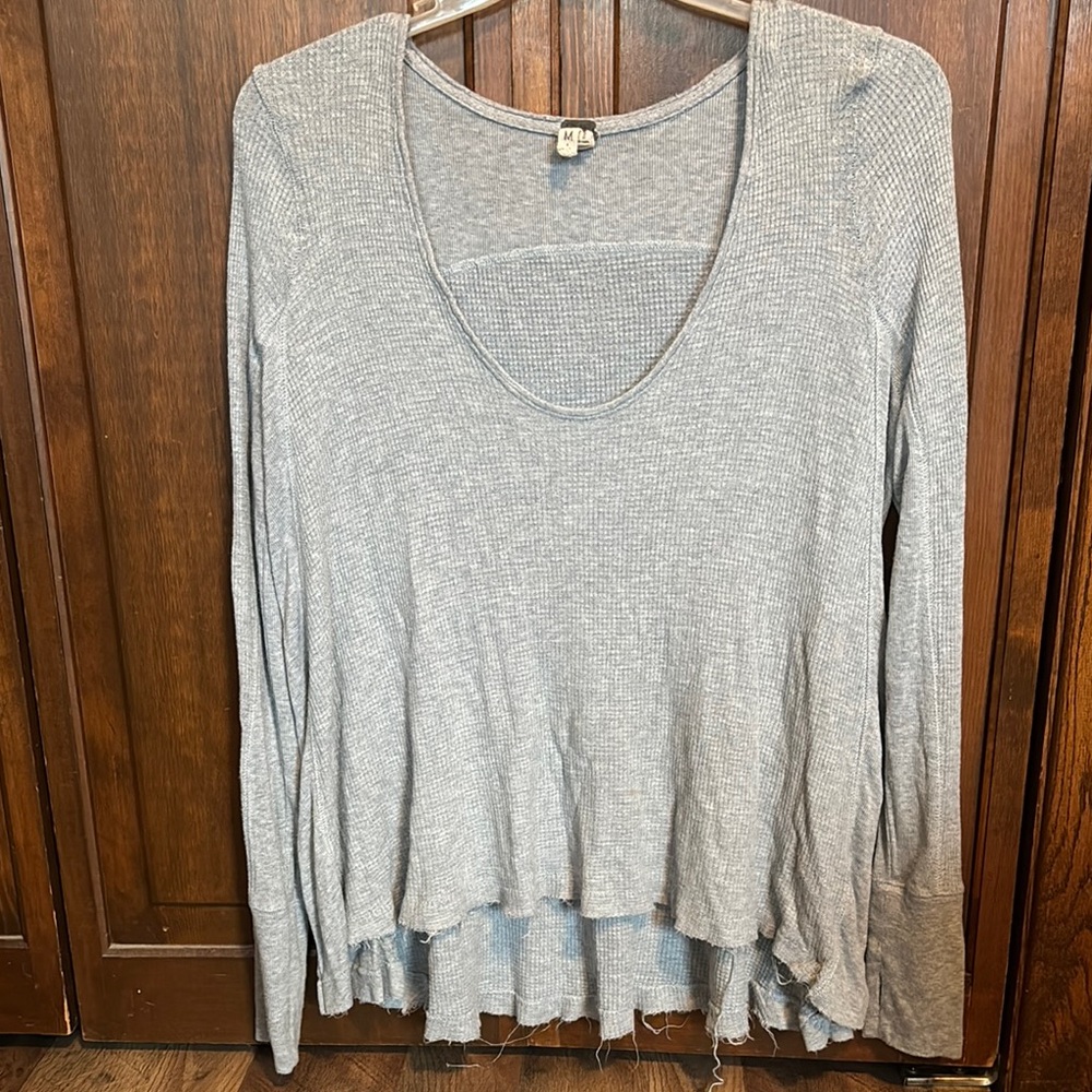 We The People Women's Gray Long Sleeve Top medium